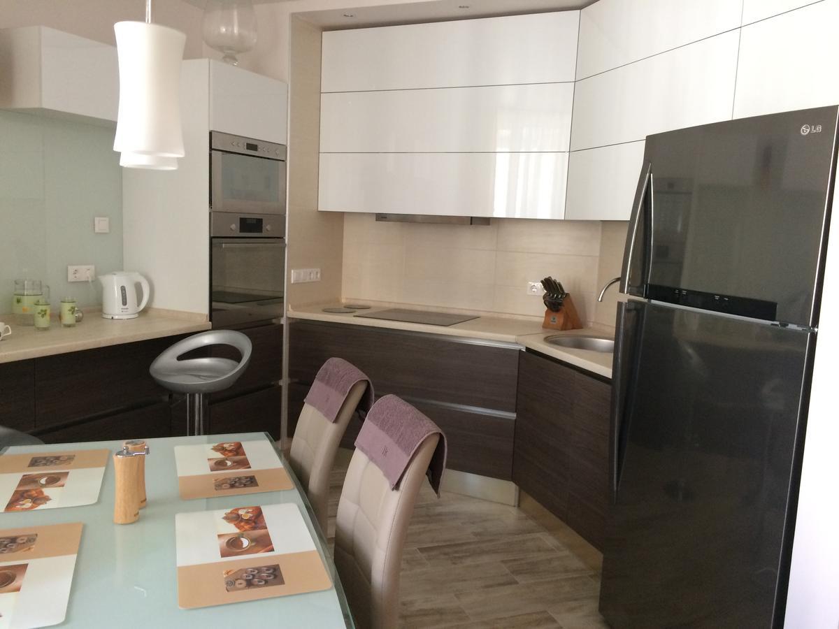 Apartments "Pleasure" Kyiv Exterior photo